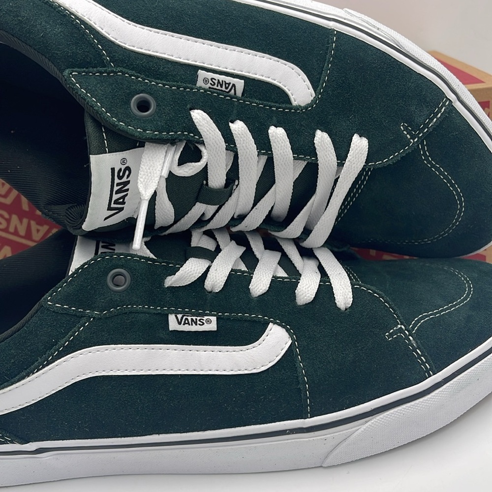 Vans Men’s Filmore Suede Scarab/White
VN000CSUDDF
Sneakerss - Picture 14 of 16